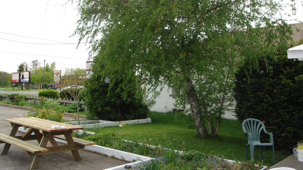 Bluewater Motel Sarnia Exterior photo