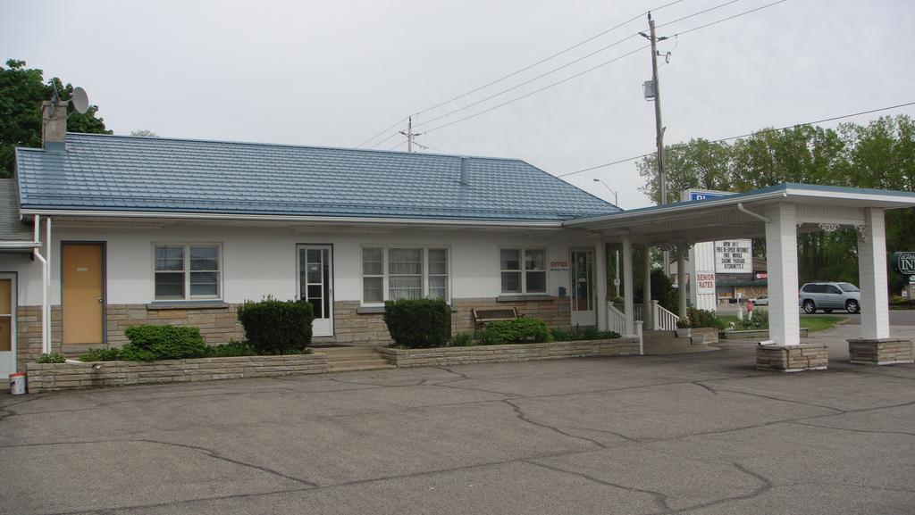 Bluewater Motel Sarnia Exterior photo